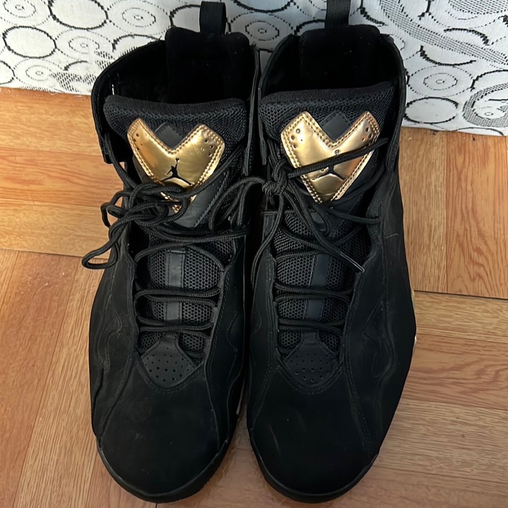 Air Jordan Nike Mens Air Jordan True Flight Black Metallic Gold BasketBall Shoes